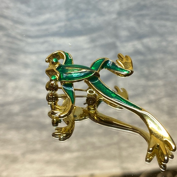 Vintage 1960s Pin Gold Enamel Frog Brooch 2”x 2” - Picture 7 of 10